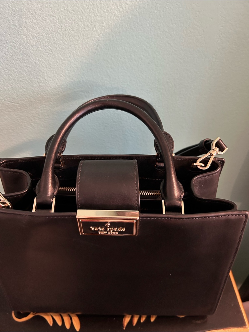 Kate spade Regan purse. Gold hardware  inside zipper pocket decider. 10x8 inch. - Picture 6 of 7